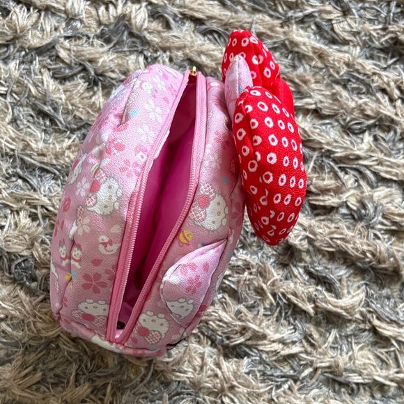 Sanrio Original Edition Hello Kitty Pink Pouch with Red Bow Collector Piece New! - Picture 4 of 7